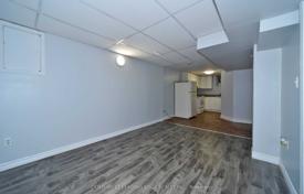 12-zimmer haus in der stadt in Etobicoke, Kanada. C$1 413 000