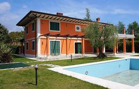 Villa – Forte dei Marmi, Toskana, Italien. 6 900 €  pro Woche