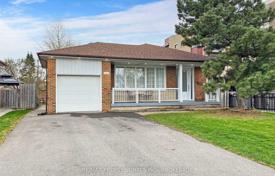11-zimmer haus in der stadt in Etobicoke, Kanada. C$1 601 000