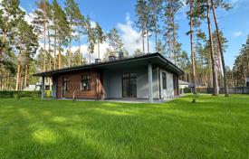 4-zimmer stadthaus 253 m² in Baltezers, Lettland. 370 000 €