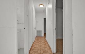 3-zimmer haus in der stadt 242 m² in Miami, Vereinigte Staaten. $559 000