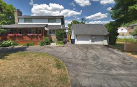 3-zimmer haus in der stadt in Etobicoke, Kanada. C$1 277 000