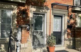 8-zimmer stadthaus in North York, Kanada. C$1 084 000