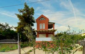 Haus in der Stadt – Loutraki, Administration of the Peloponnese, Western Greece and the Ionian Islands, Griechenland. 280 000 €