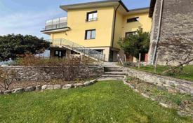 7-zimmer stadthaus 275 m² in Nesso, Italien. 577 000 €