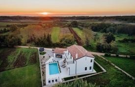 5-zimmer haus in der stadt 244 m² in Brtonigla, Kroatien. Price on request