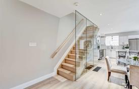 Haus in der Stadt – York, Toronto, Ontario,  Kanada. C$1 627 000