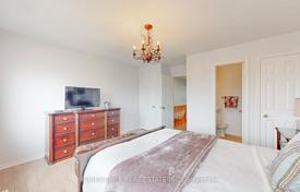 8-zimmer stadthaus in North York, Kanada. C$1 232 000