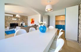 7-zimmer haus in der stadt 200 m² in Novi Vinodolski, Kroatien. 675 000 €