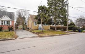 5-zimmer haus in der stadt in North York, Kanada. C$1 907 000