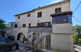 27-zimmer haus in der stadt 700 m² in Roč, Kroatien. 450 000 €