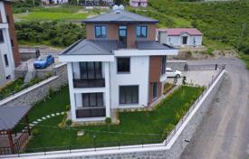 Luxuriöse Häuser mit Meerblick in Ortahisar, Trabzon. $462 000