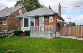 Haus in der Stadt – Woodbine Avenue, Toronto, Ontario,  Kanada. C$1 006 000